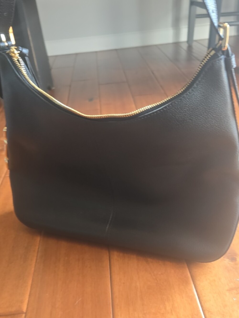 Michael Kors Black Pebbled Leather Shoulder Bag with Gold Hardware - Picture 4 of 9